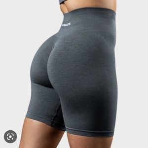 Alphalete Amplify Titanium Biker Shorts S